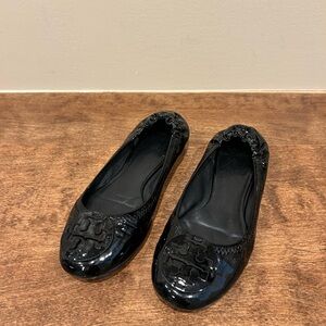 Tory Burch Black Patent Leather Minnie Travel Ballet Flats